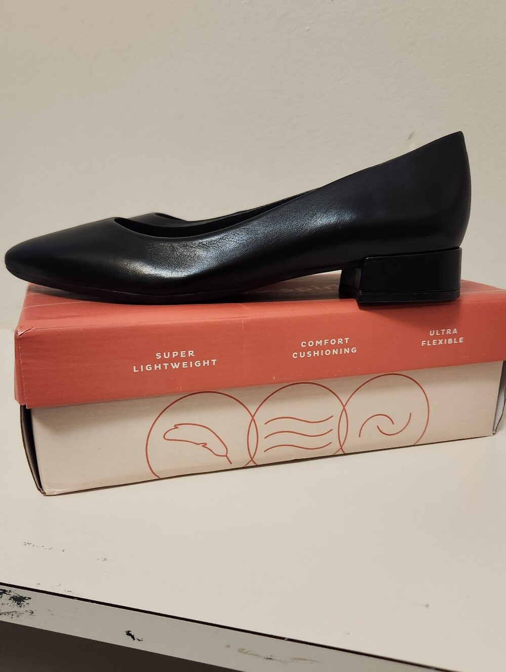 Easy Spirit Caldise Black Leather Dress Pump Low Heel NIB Sz 9